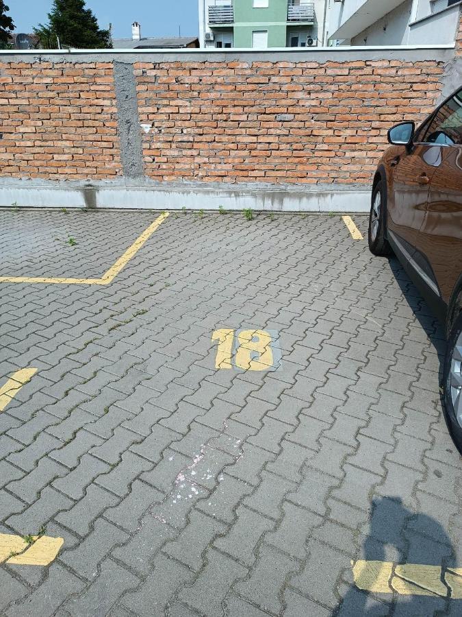 Vertigo Modern Studio-Free Private Parking-Fast Wi-Fi Novi Sad Luaran gambar